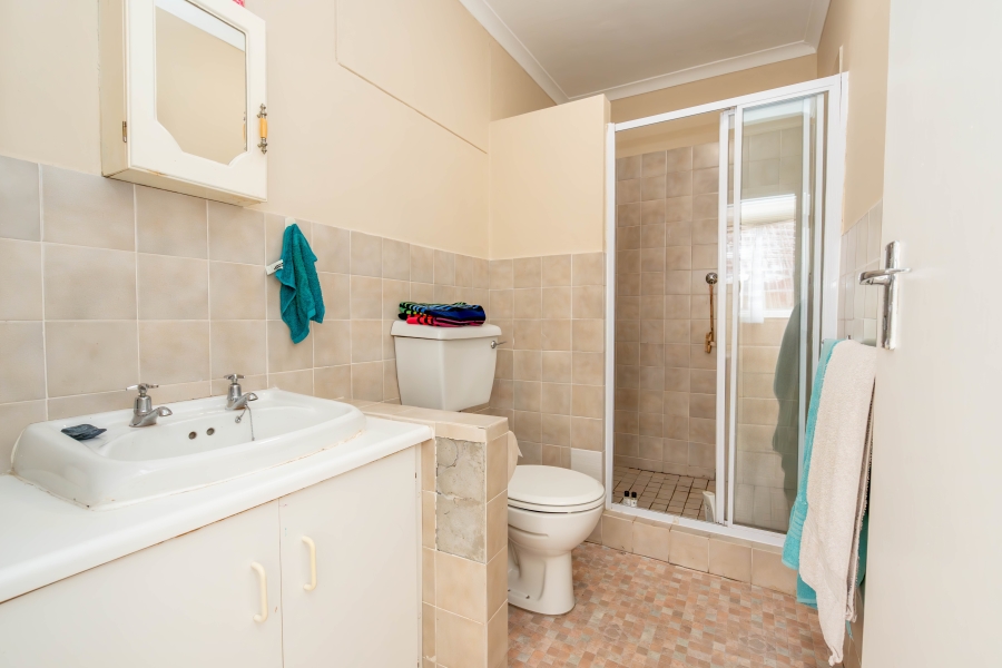 8 Bedroom Property for Sale in Middedorp Western Cape